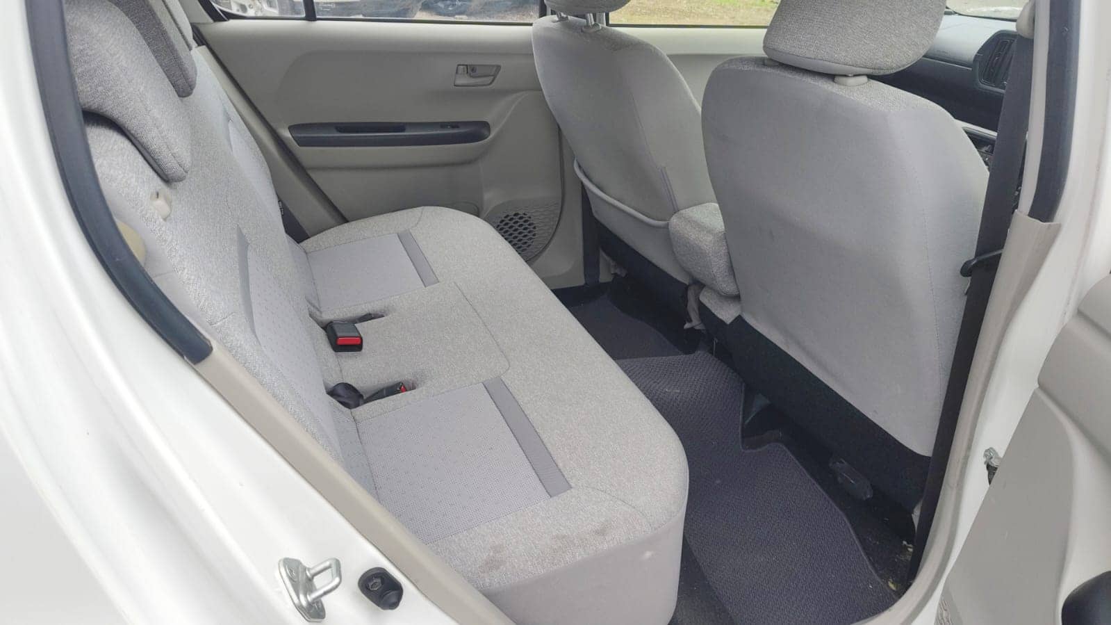 Car photo 6