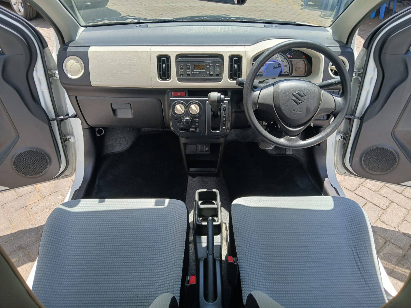 Car photo 9