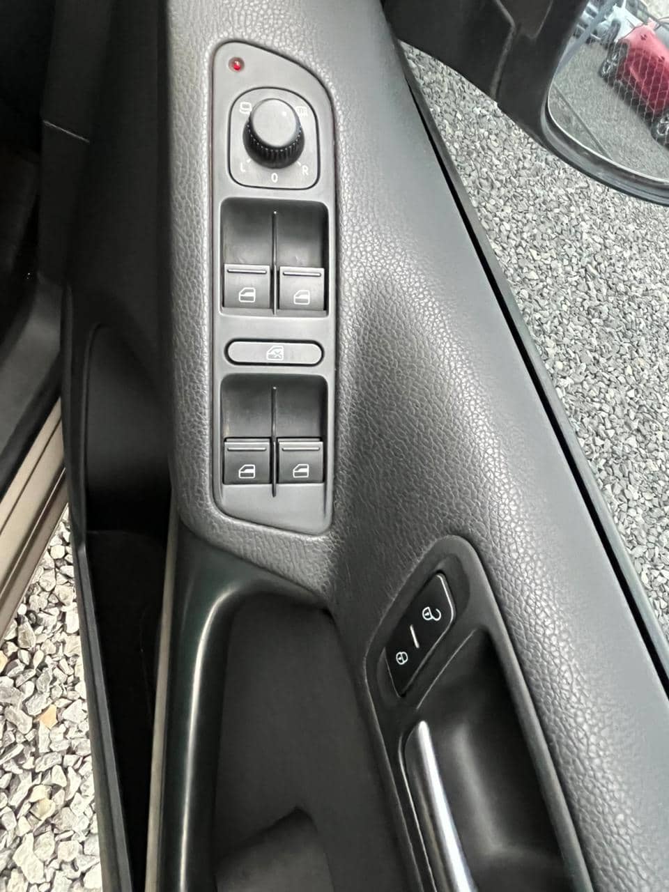 Car photo 9