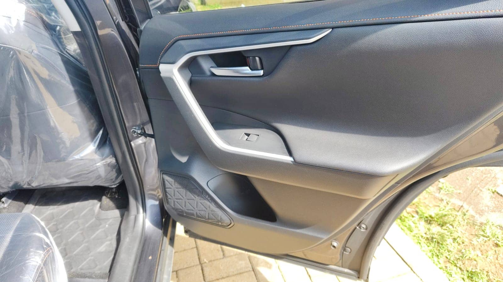 Car photo 3