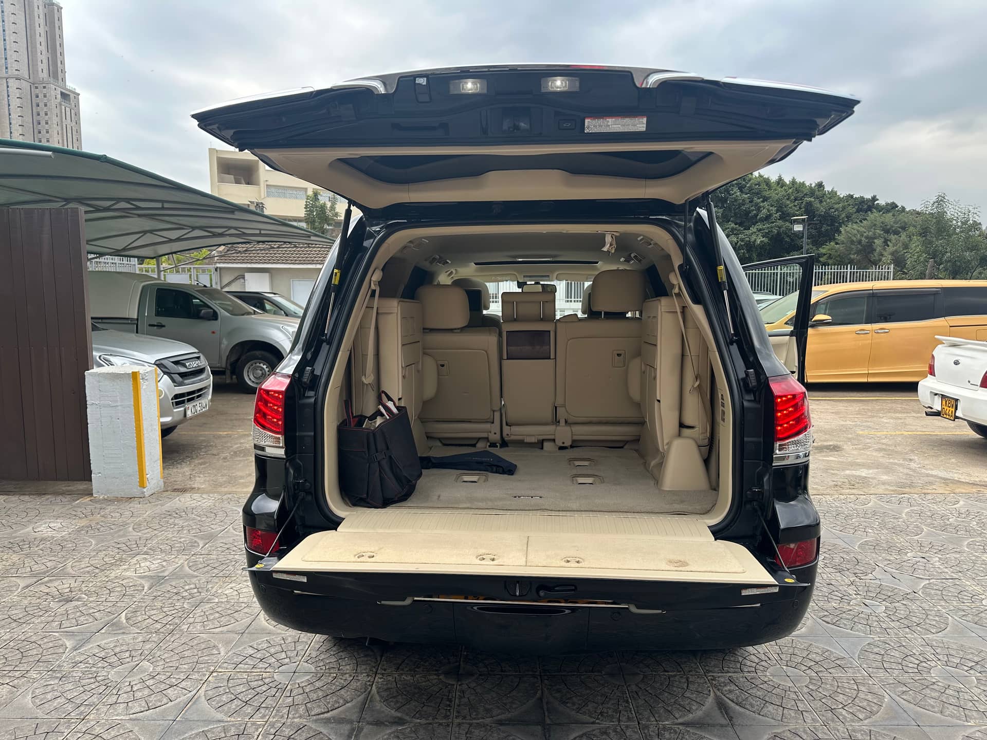 Car photo 7