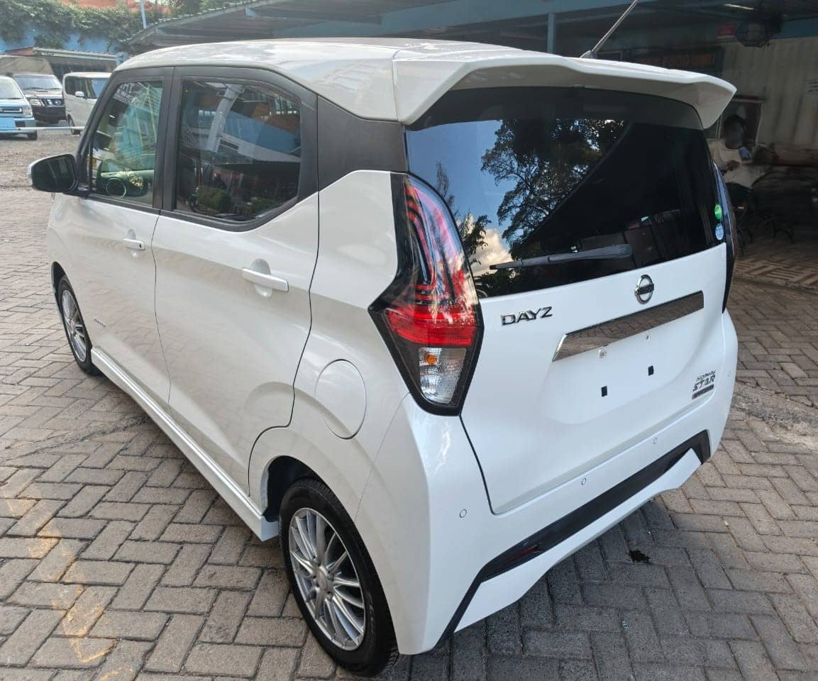 Car photo 8