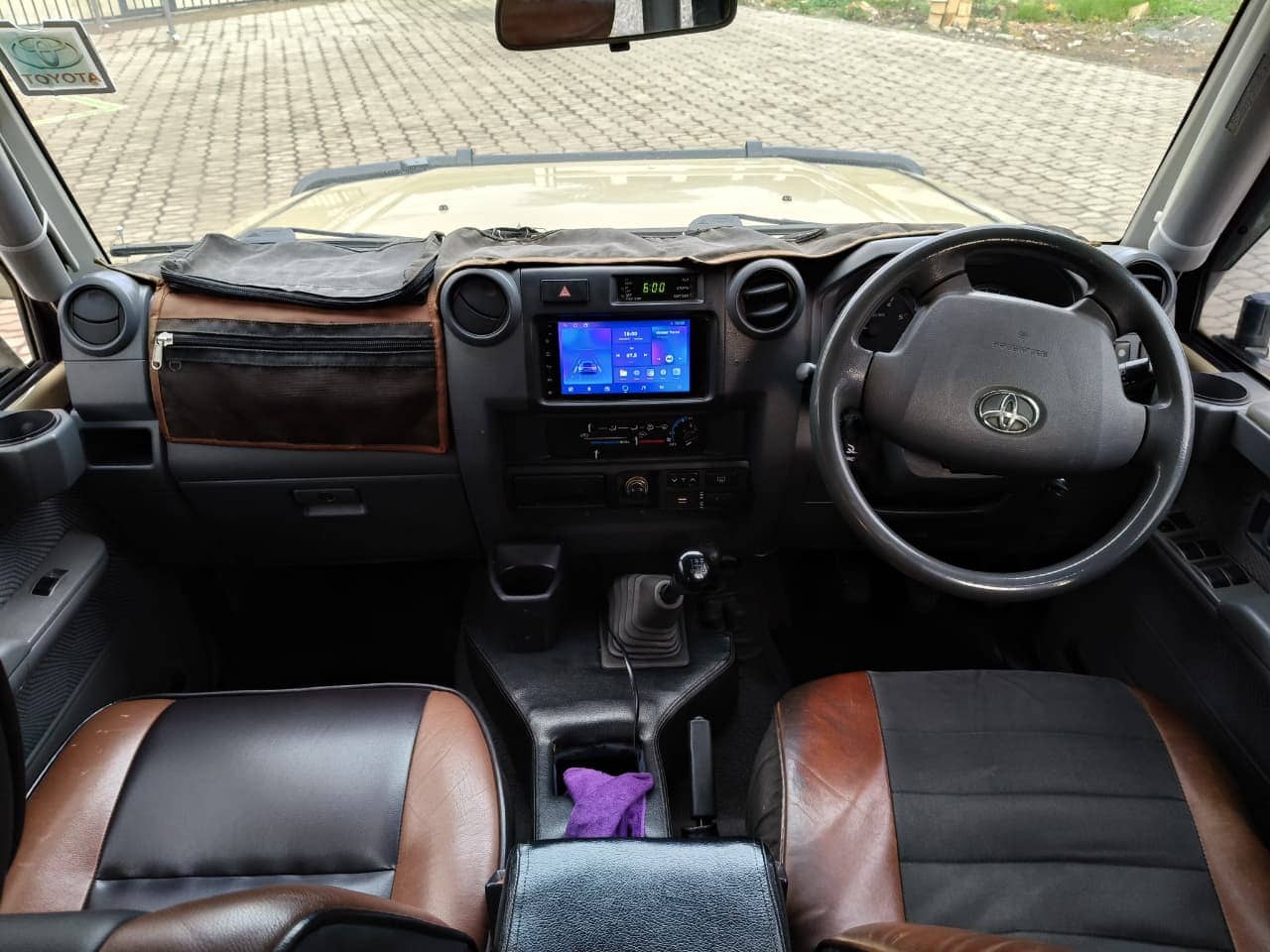 Car photo 10