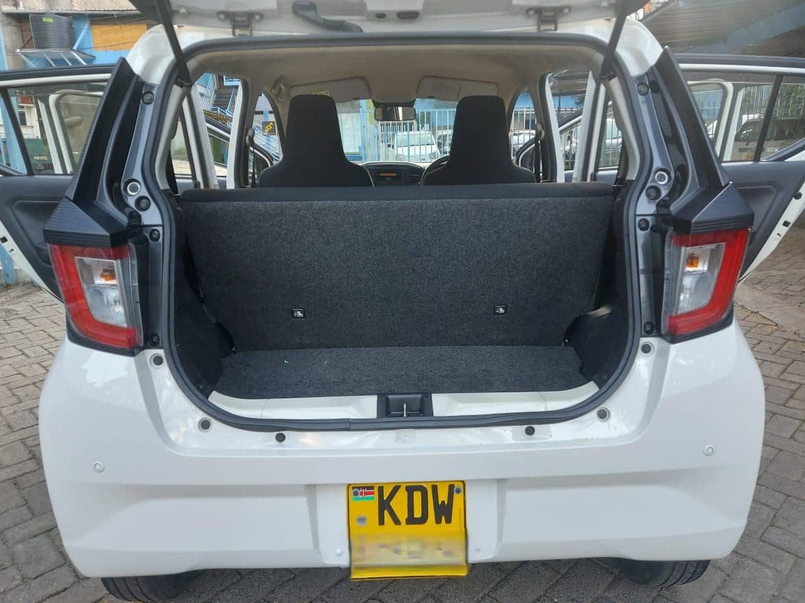 Car photo 10
