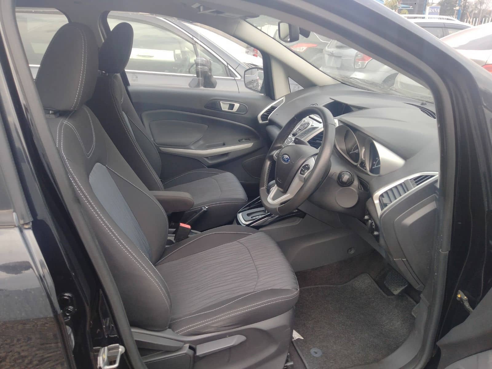 Car photo 10