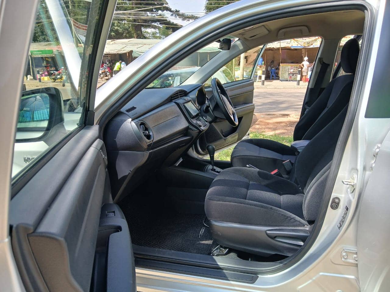Car photo 10