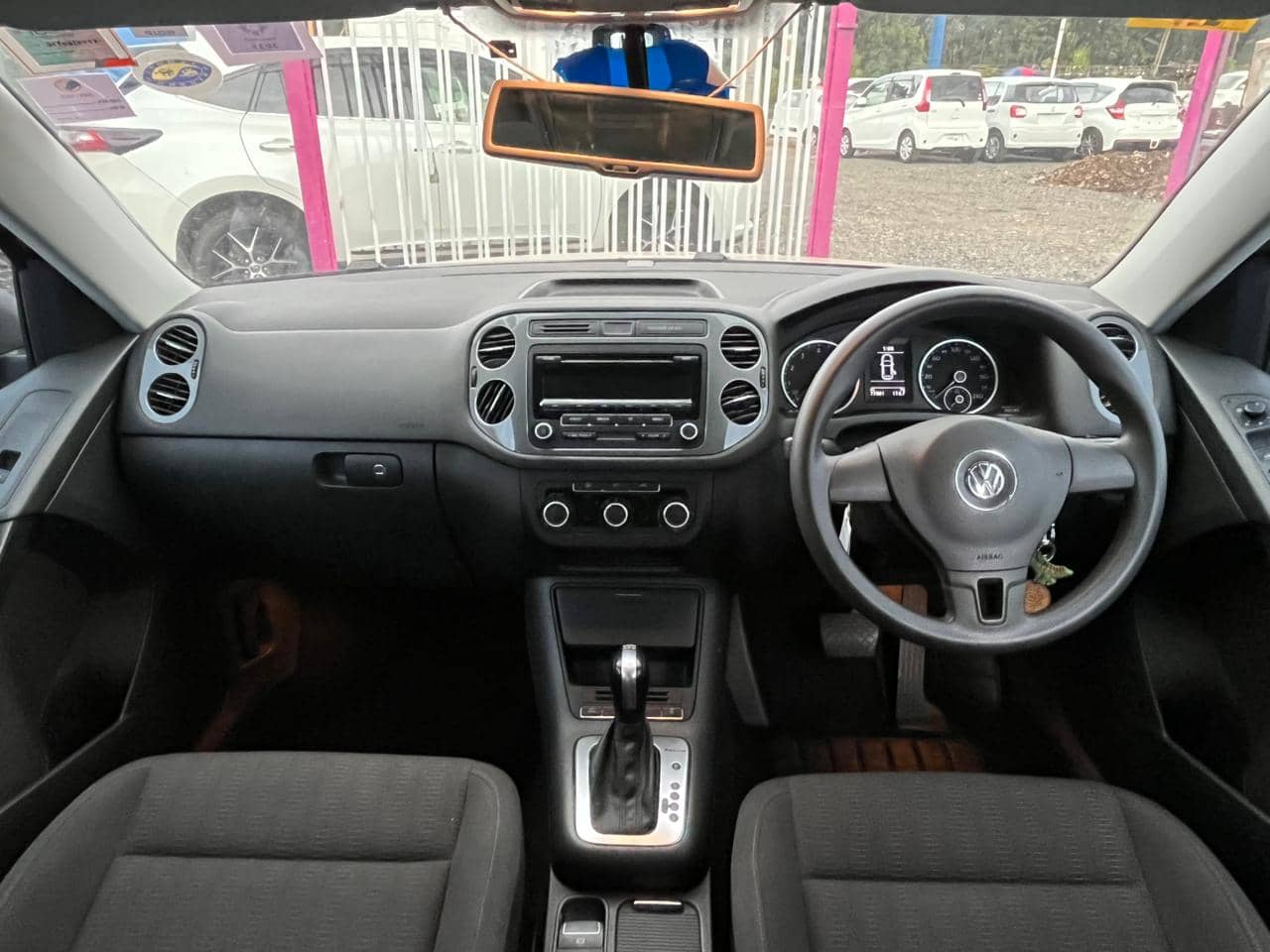 Car photo 4