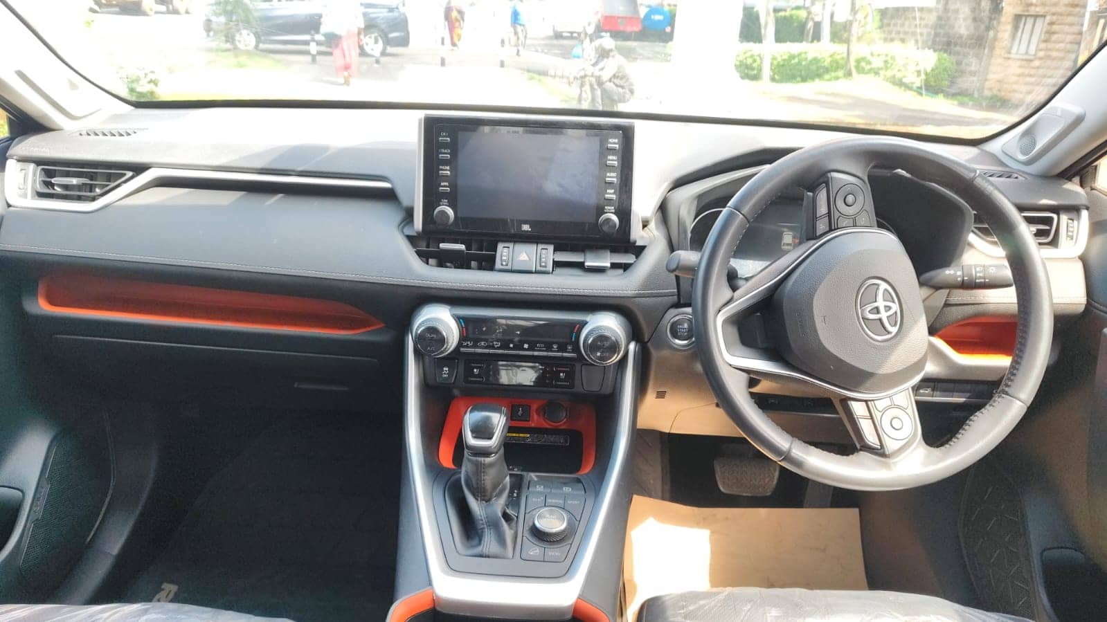 Car photo 4