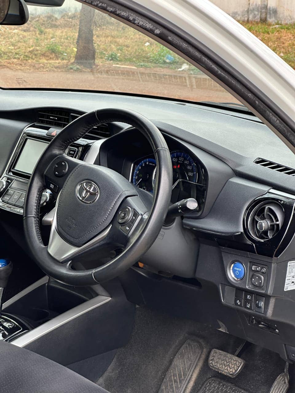 Car photo 10