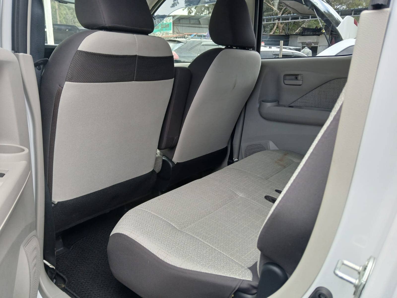 Car photo 9