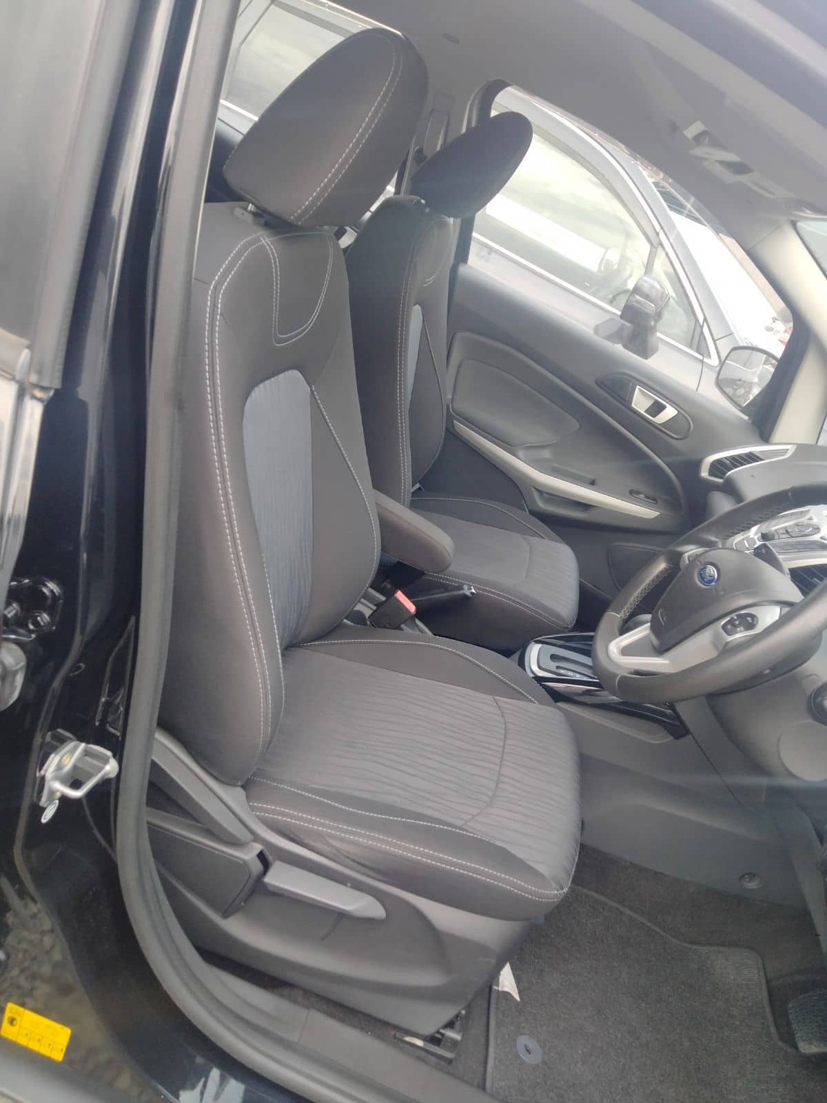 Car photo 9