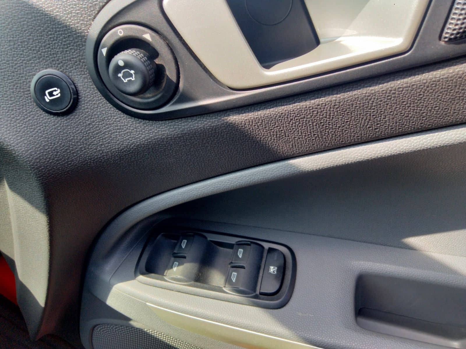Car photo 4
