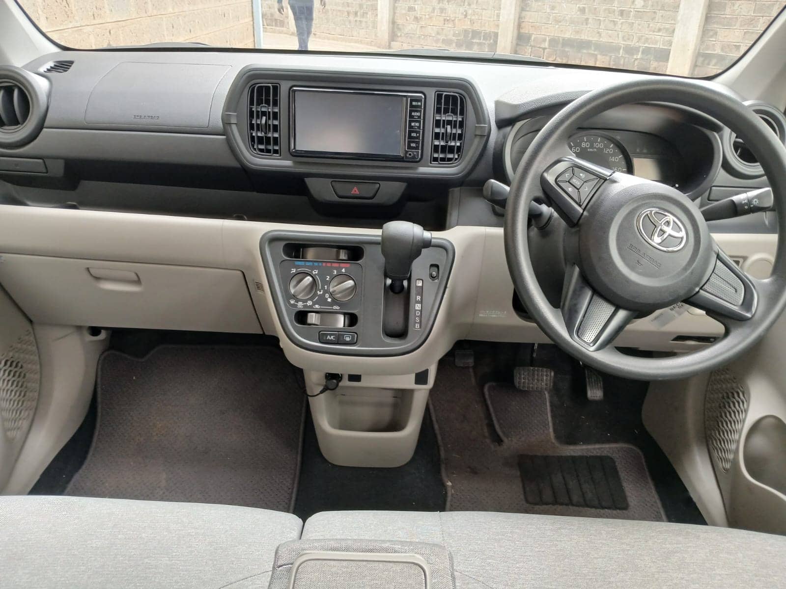 Car photo 8