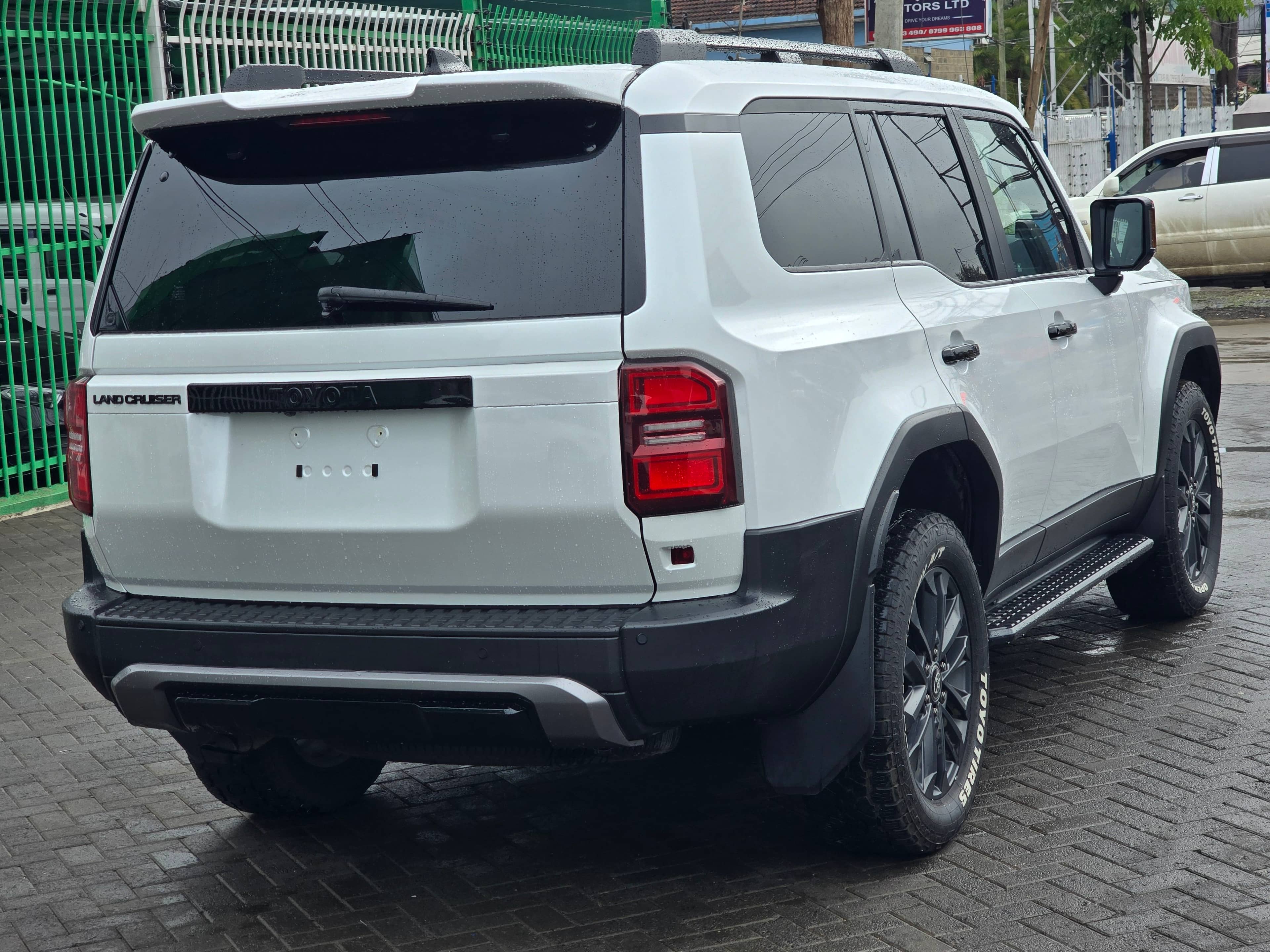 Car photo 6