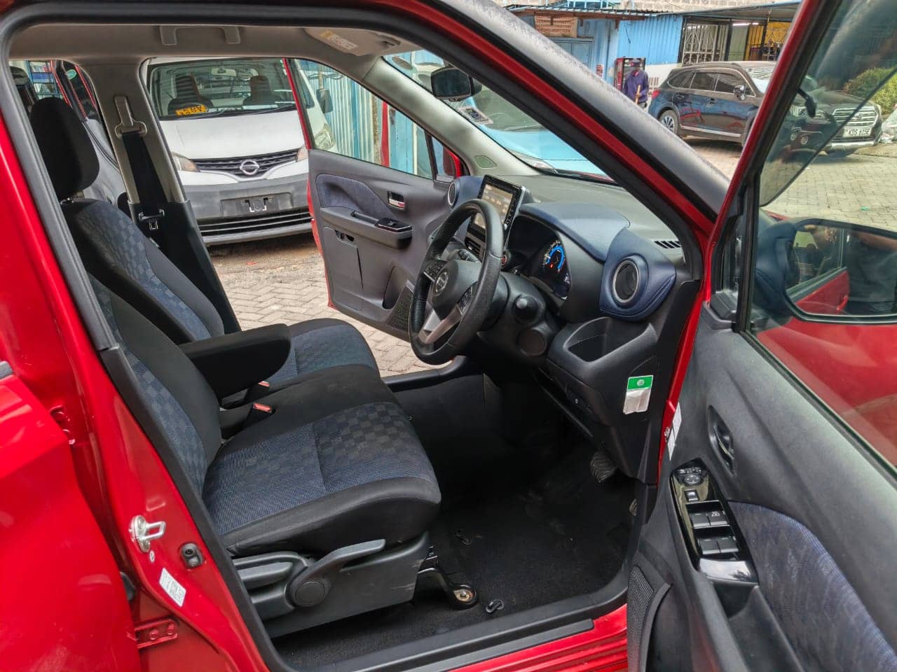 Car photo 8