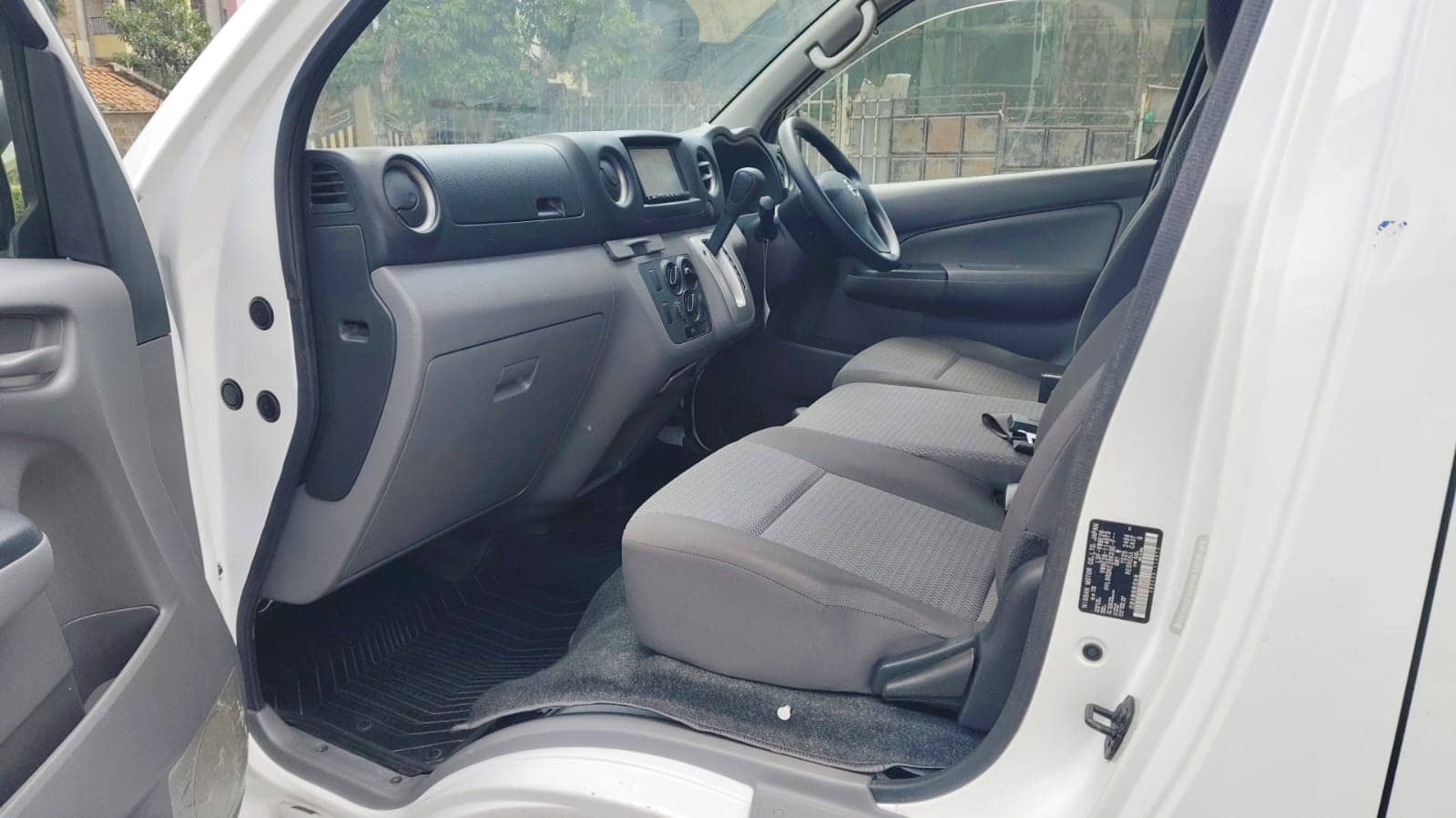 Car photo 10