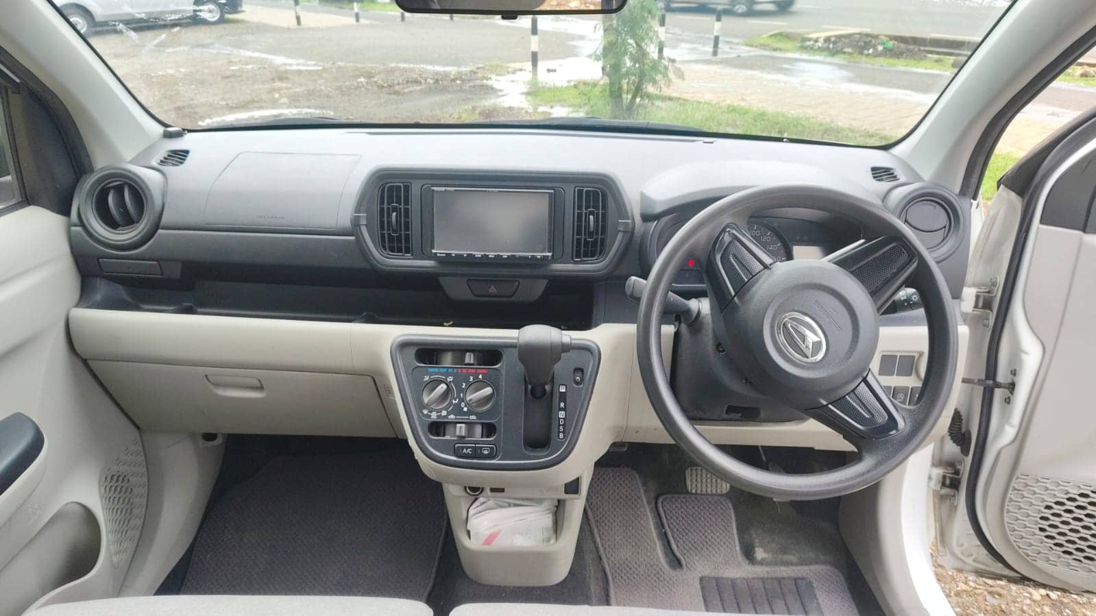 Car photo 11