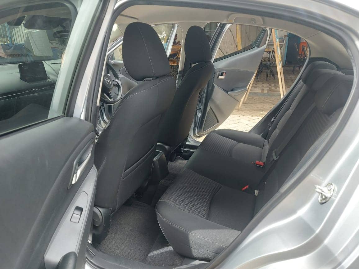 Car photo 9
