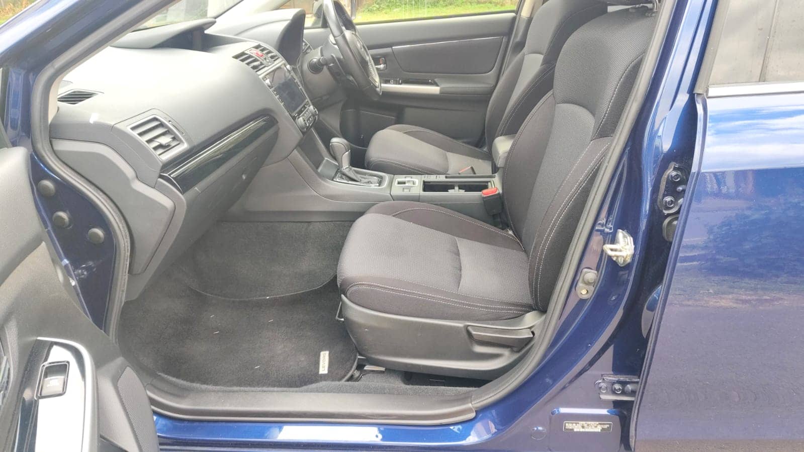 Car photo 12