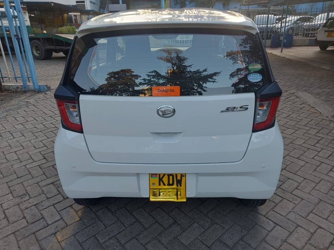 Car photo 6