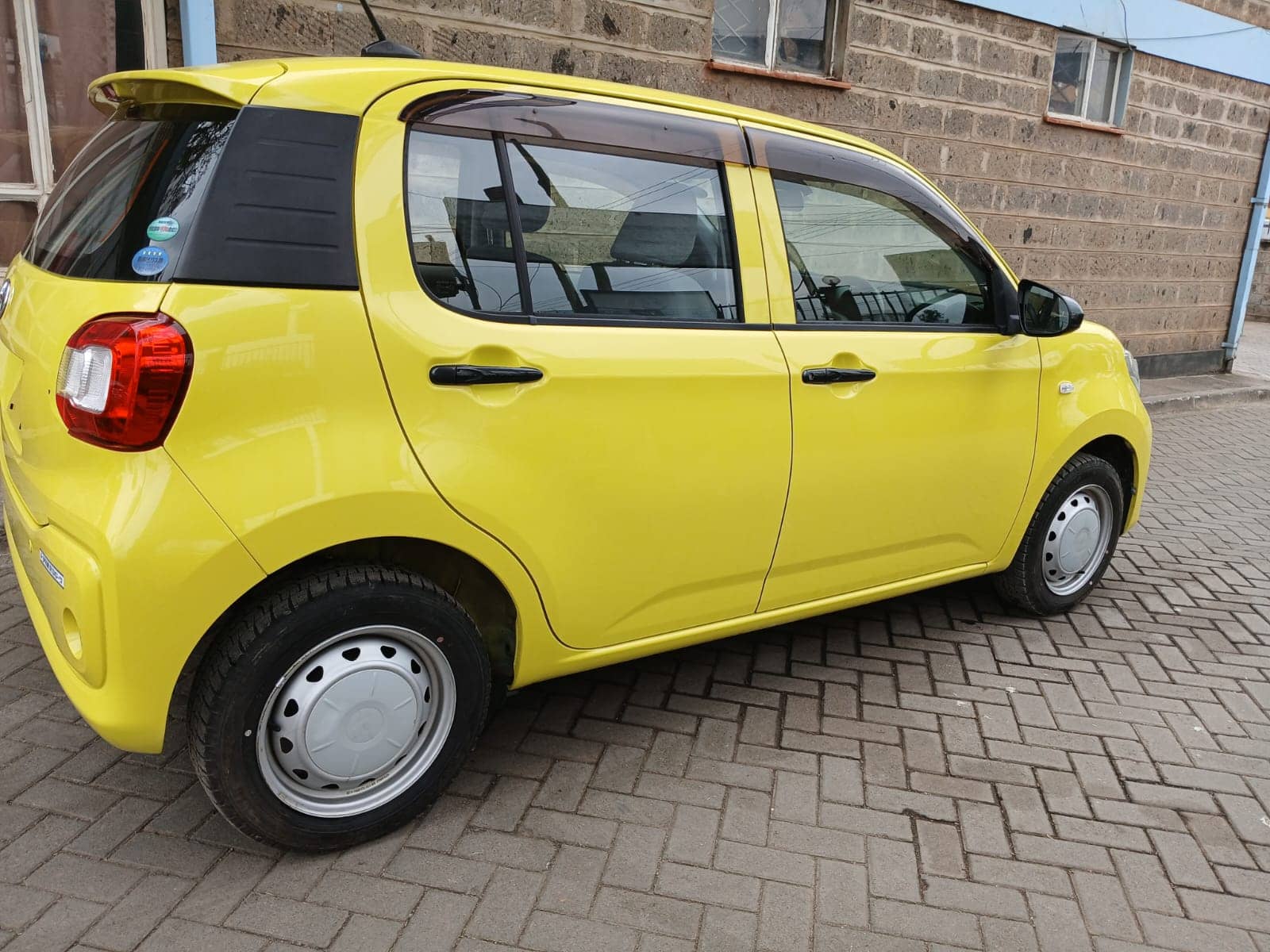 Car photo 7