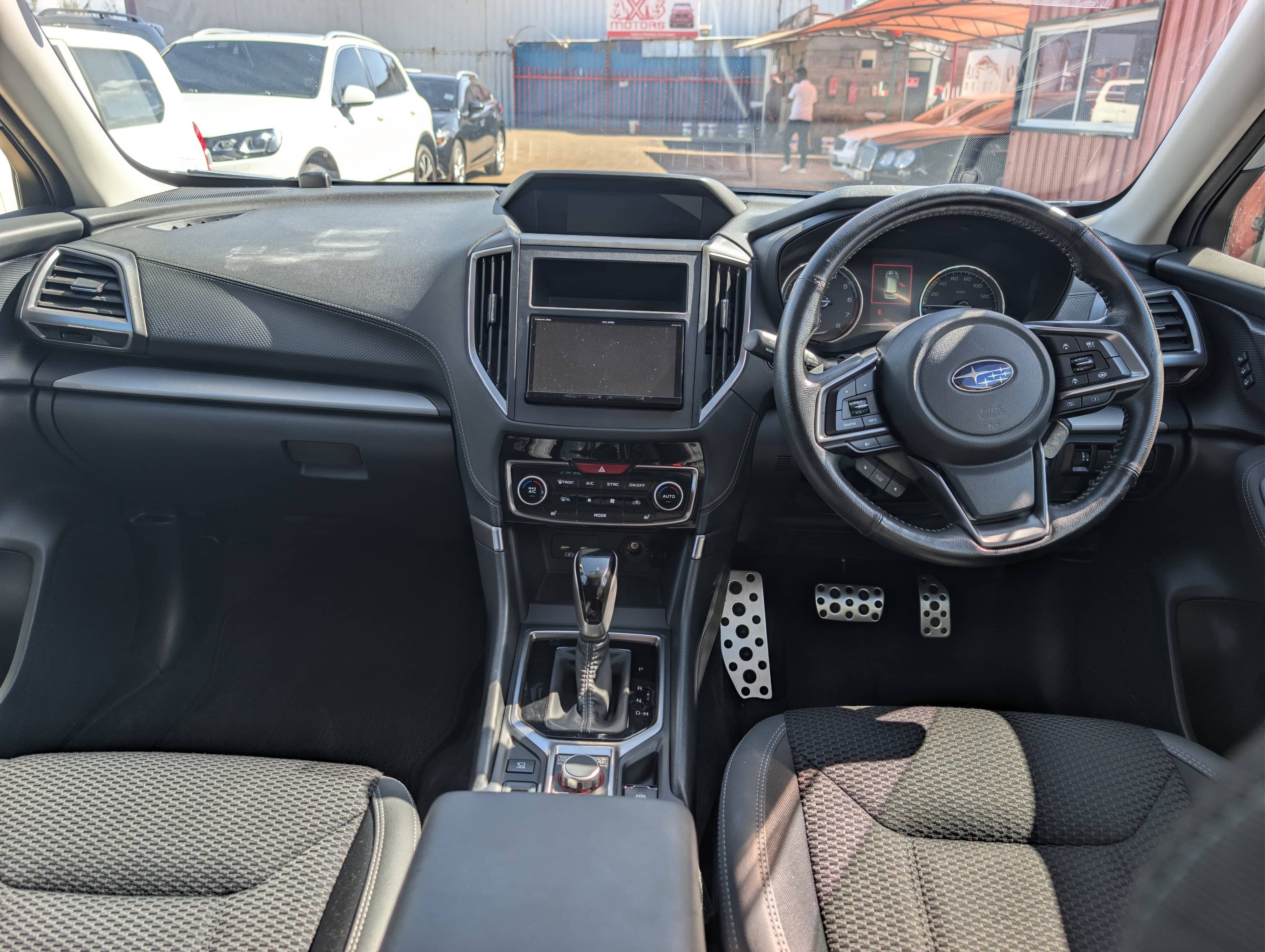 Car photo 9