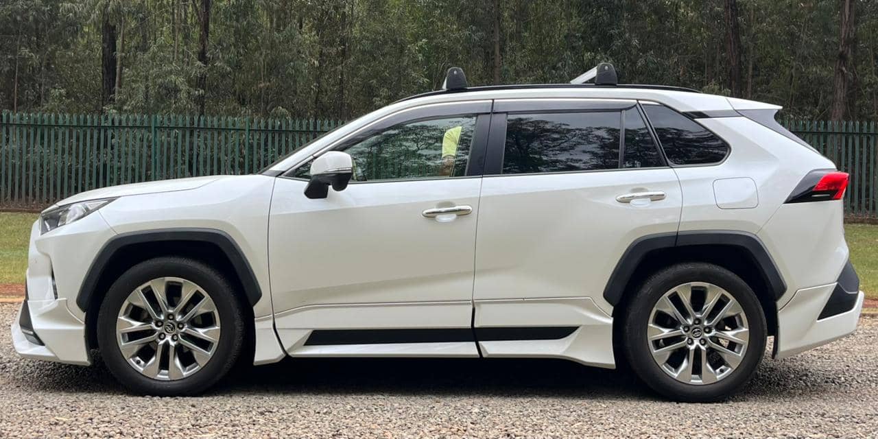 Car photo 8