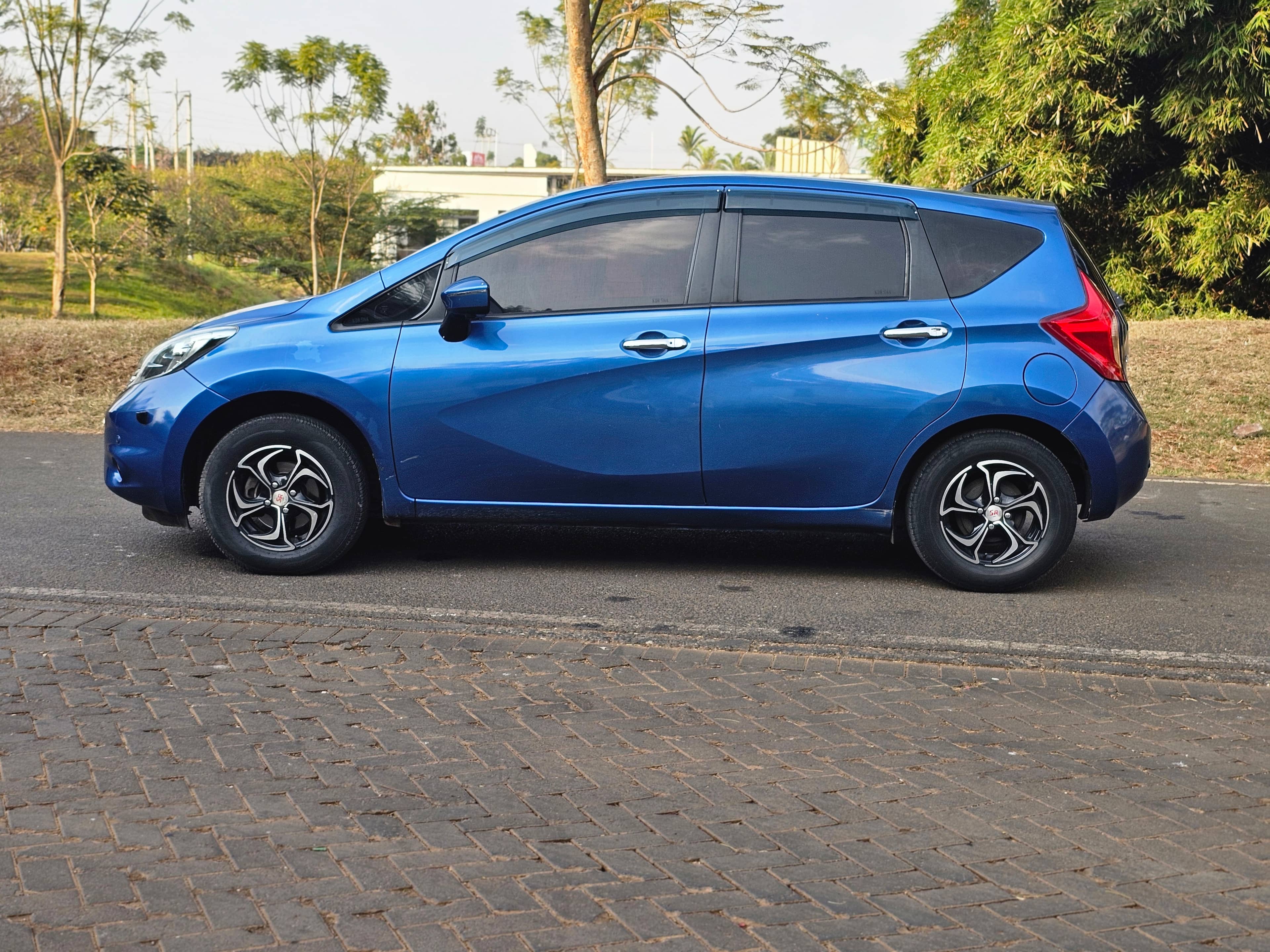 Car photo 7