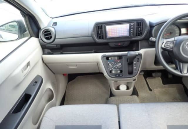 Car photo 10