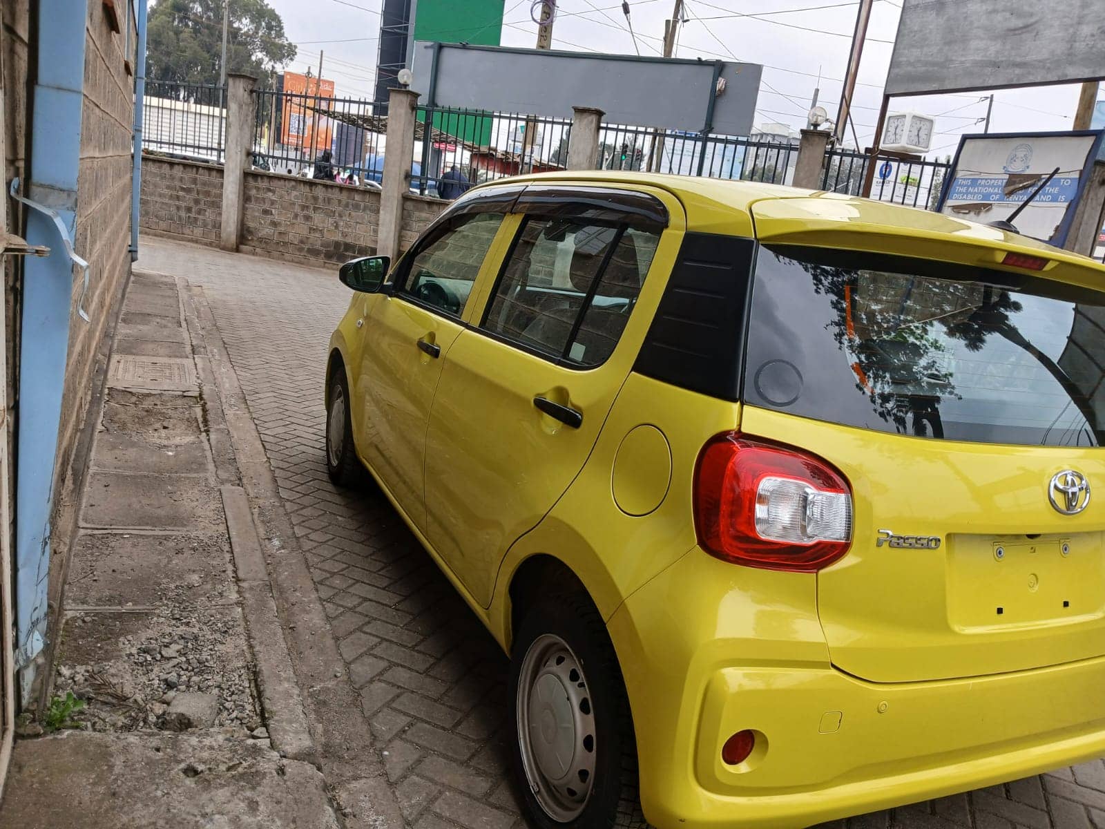 Car photo 6