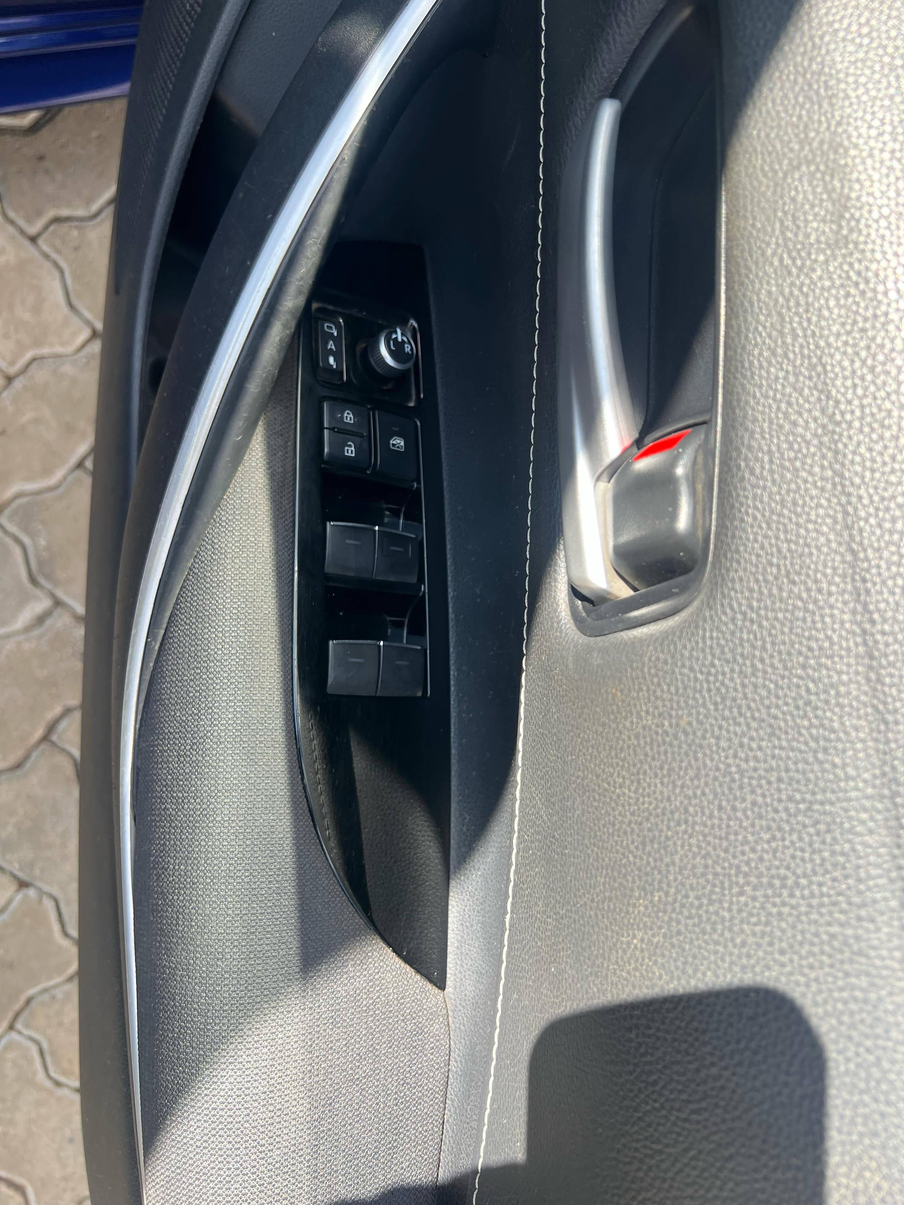 Car photo 5