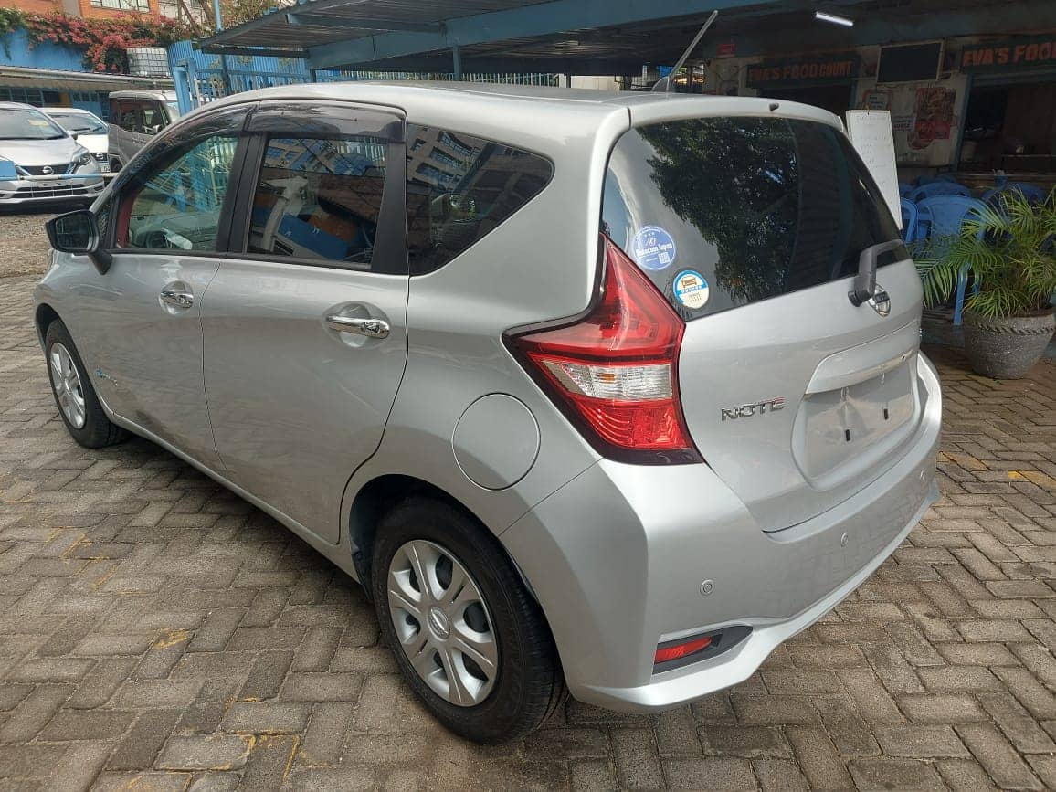 Car photo 5