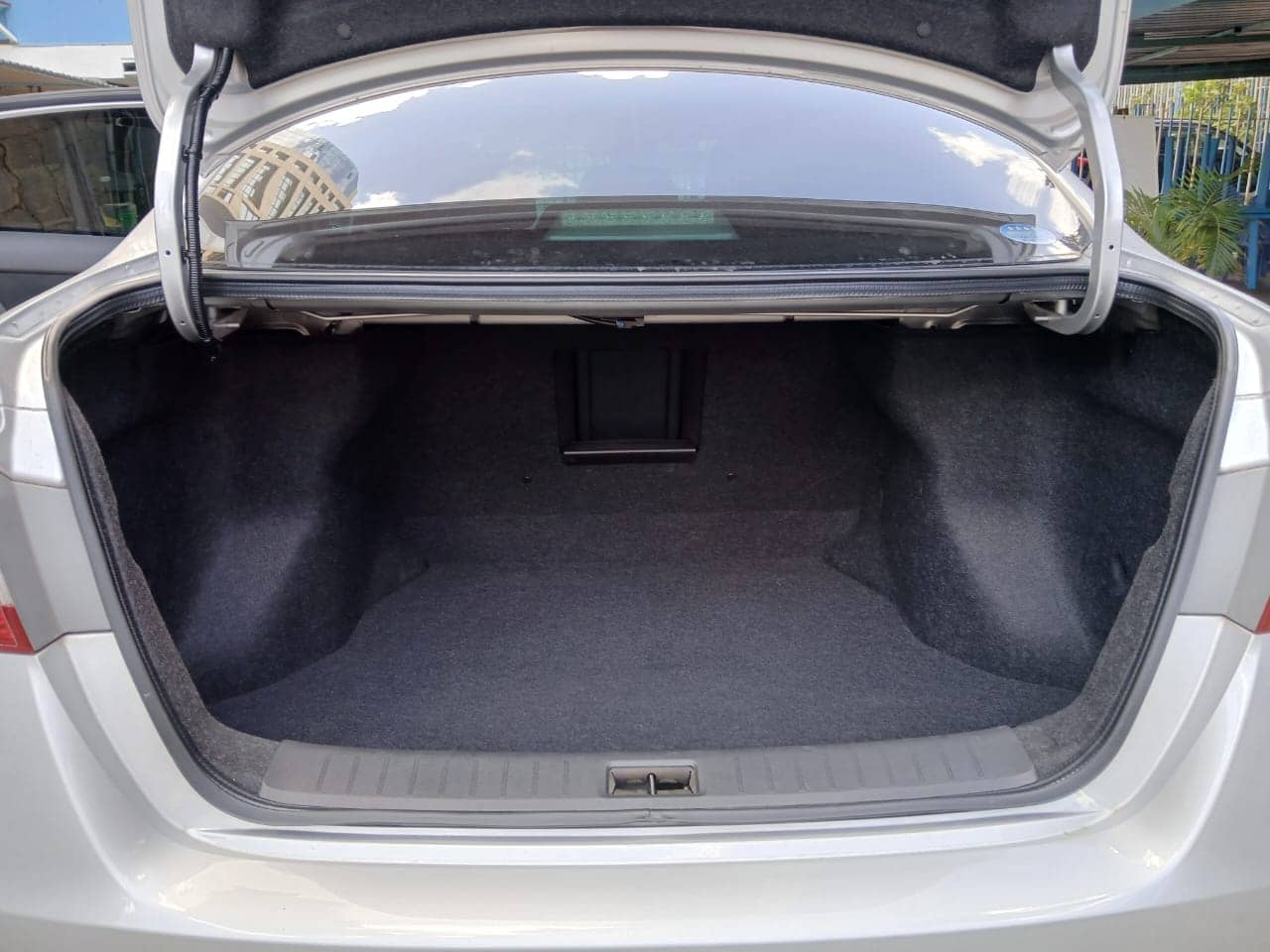 Car photo 8