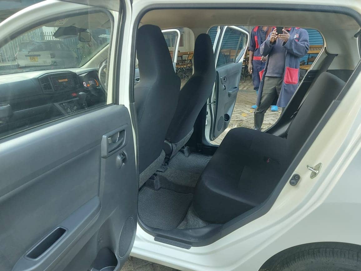 Car photo 8