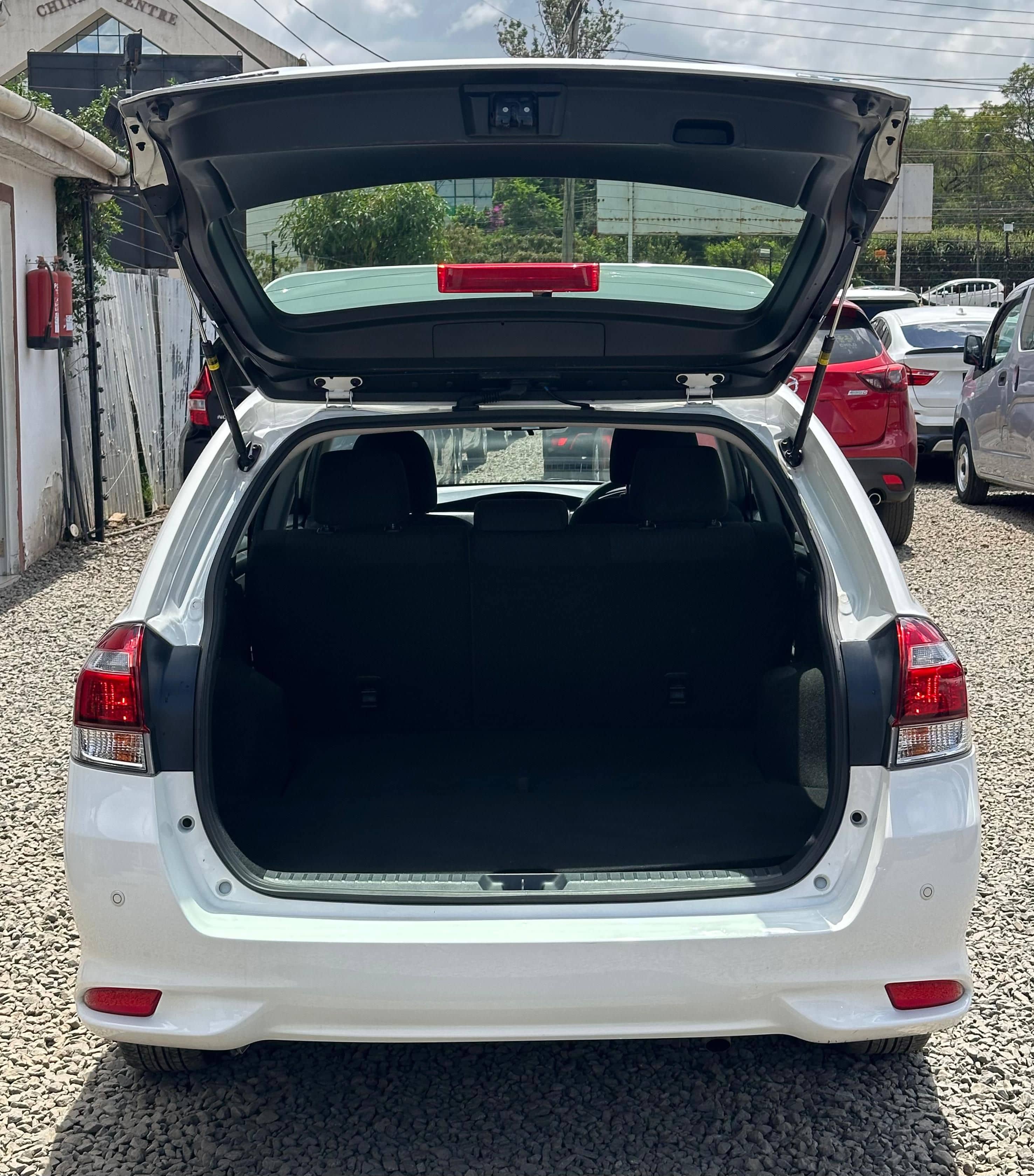 Car photo 4