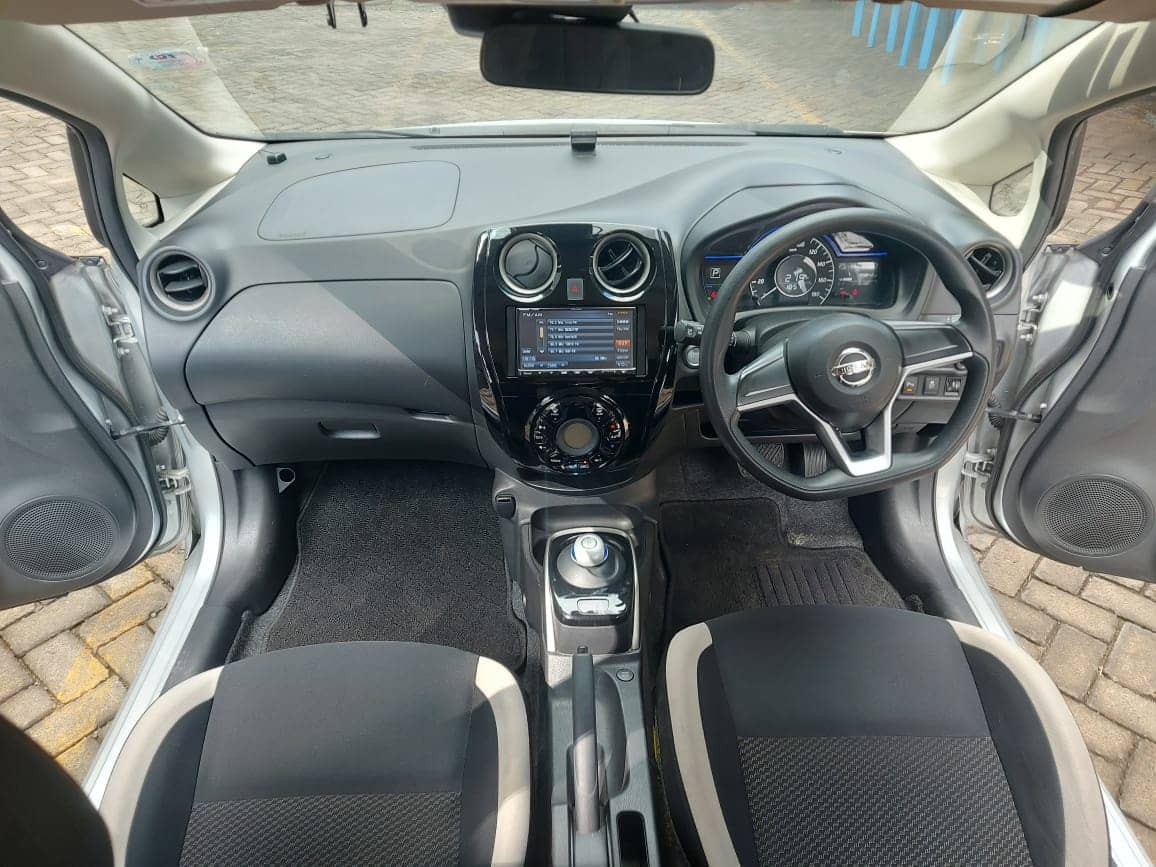 Car photo 9