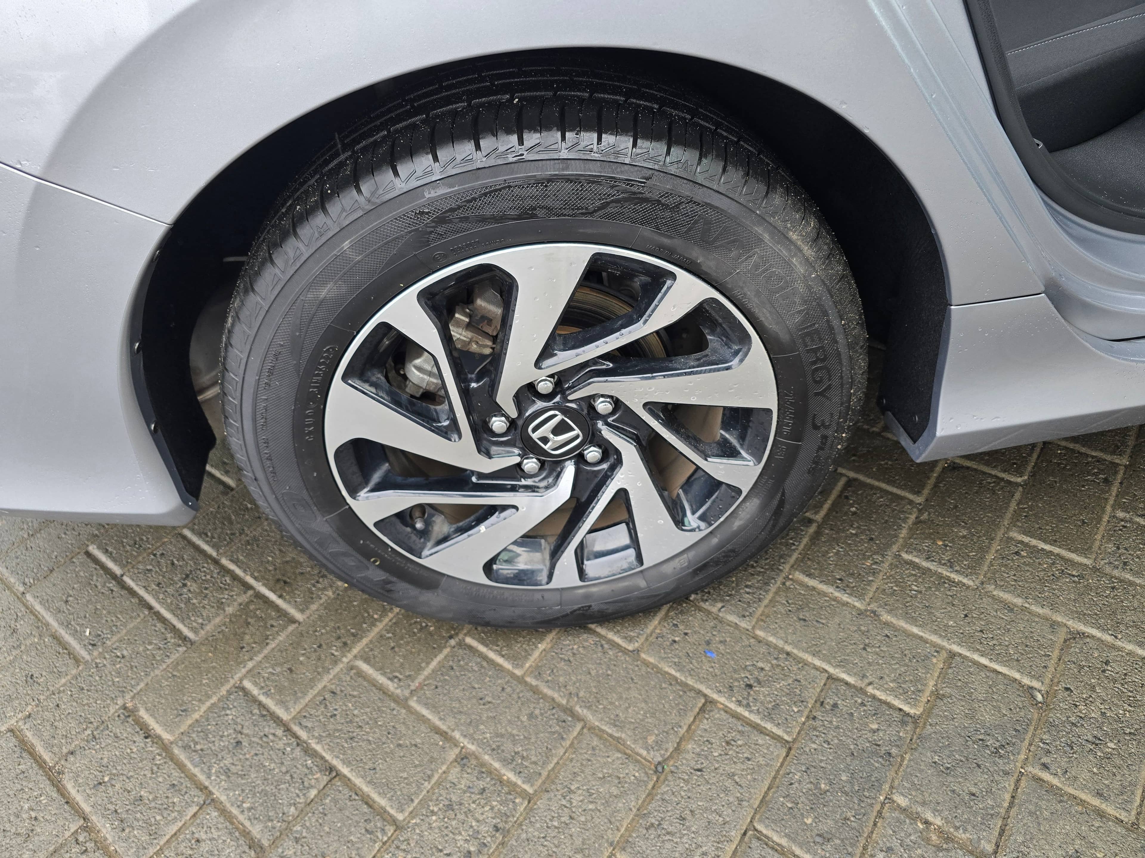 Car photo 8