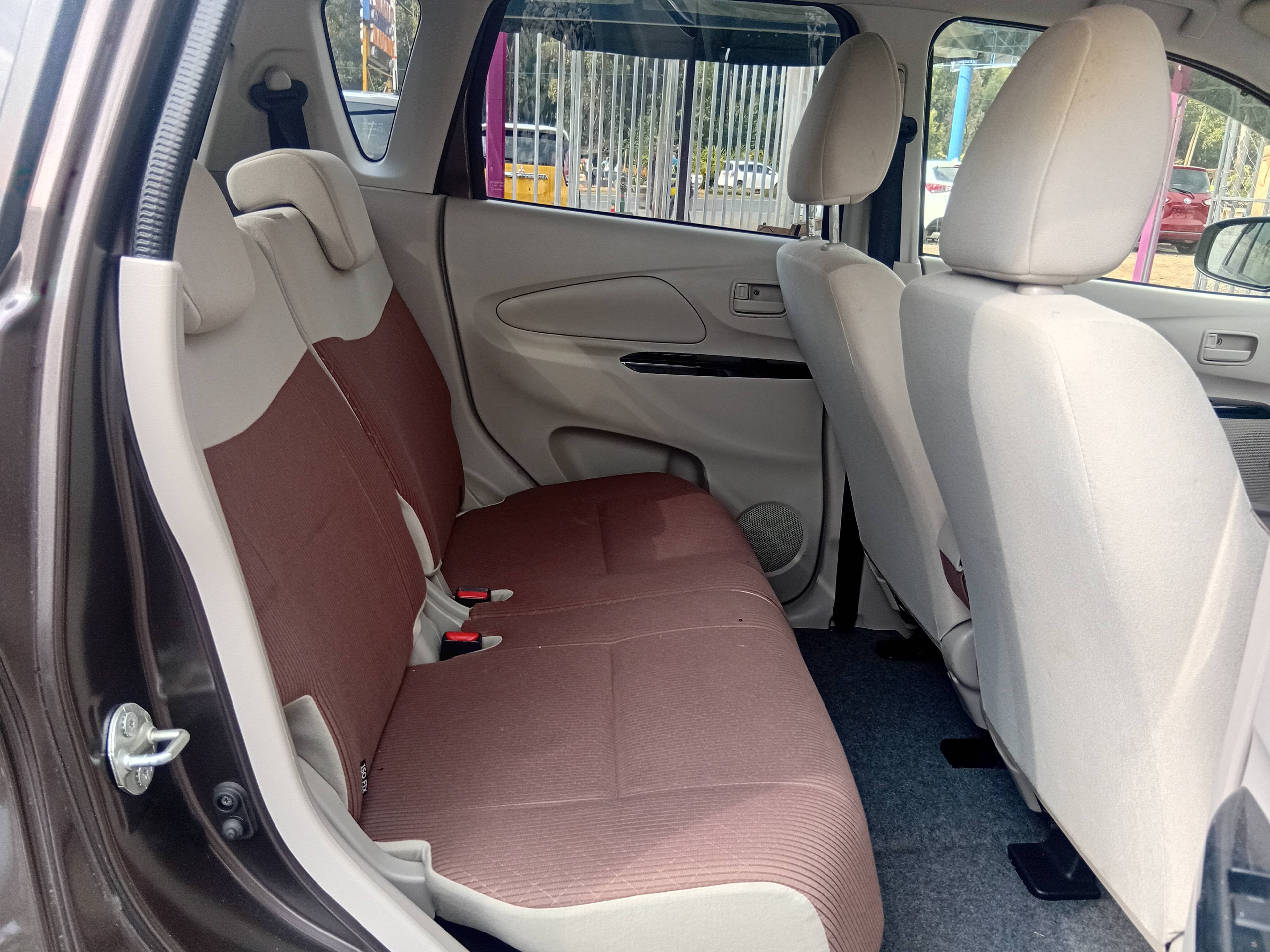 Car photo 6