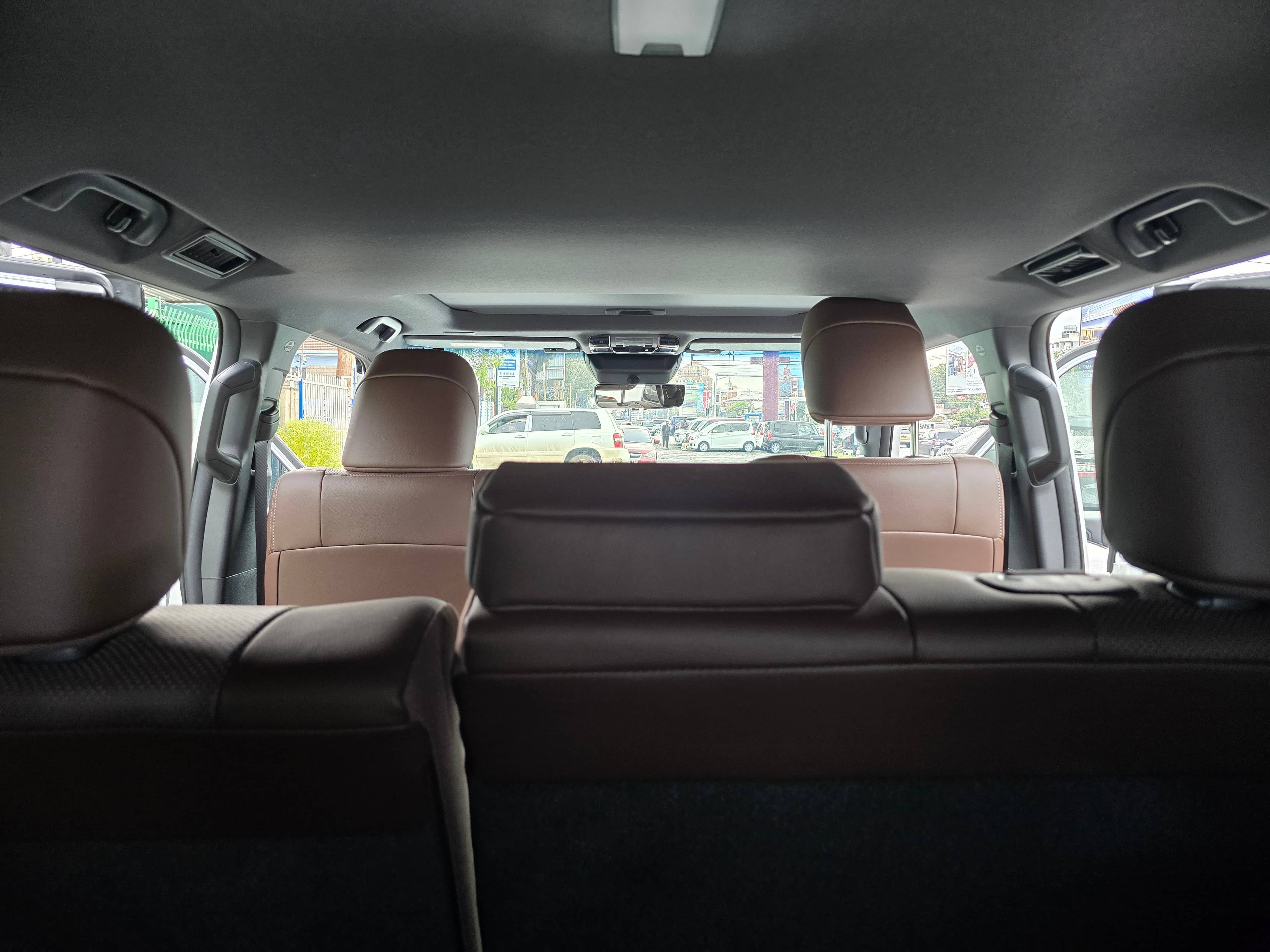 Car photo 9