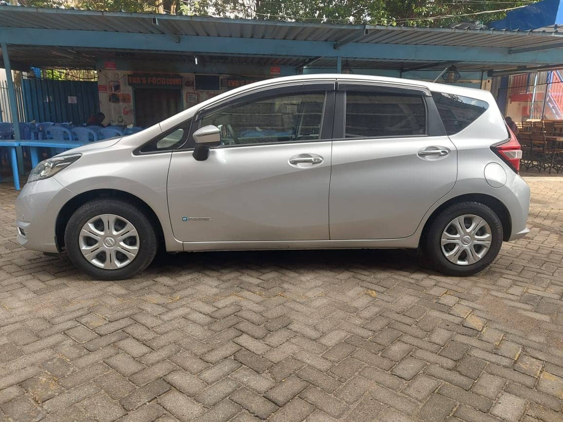Car photo 4