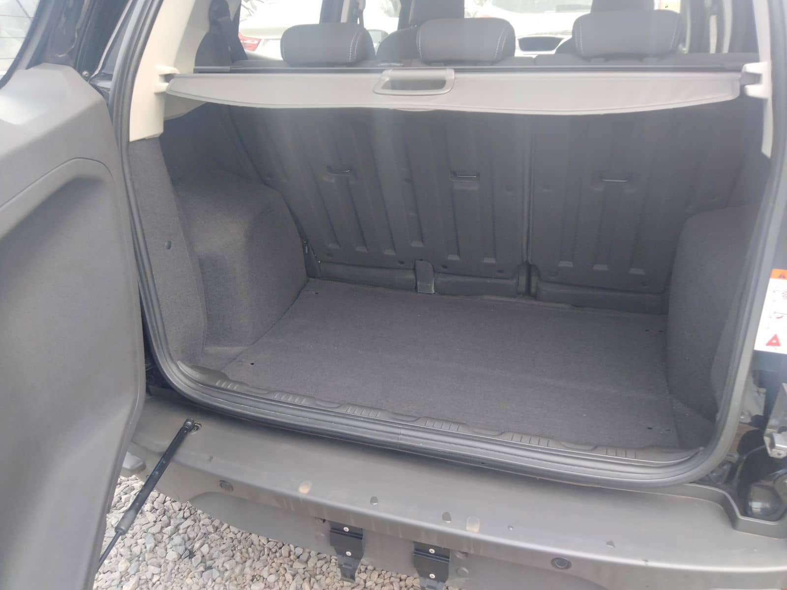 Car photo 3