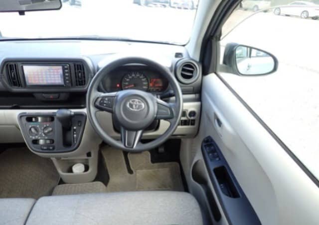 Car photo 6