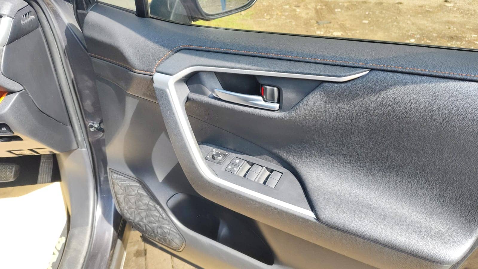 Car photo 6