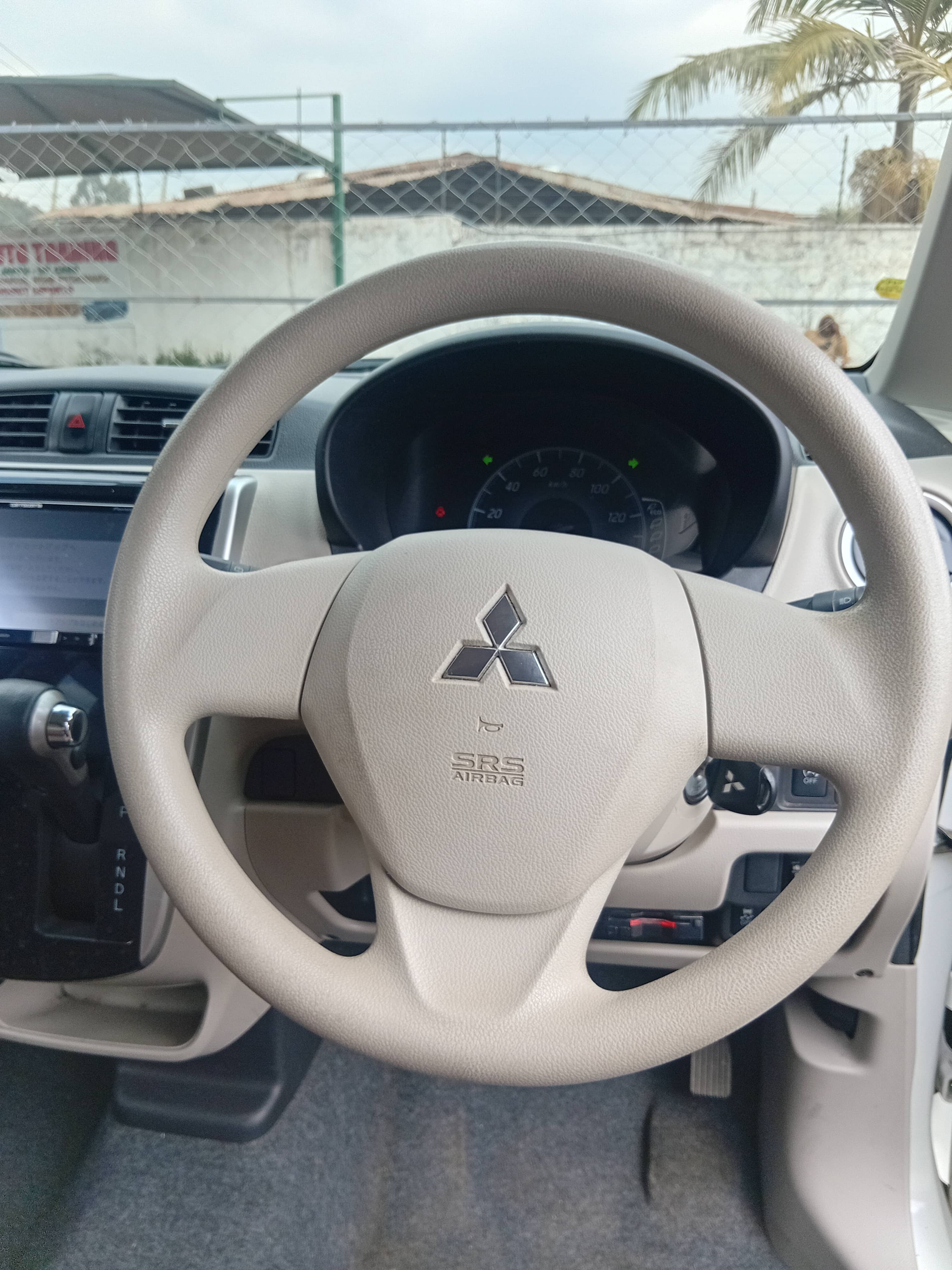 Car photo 4