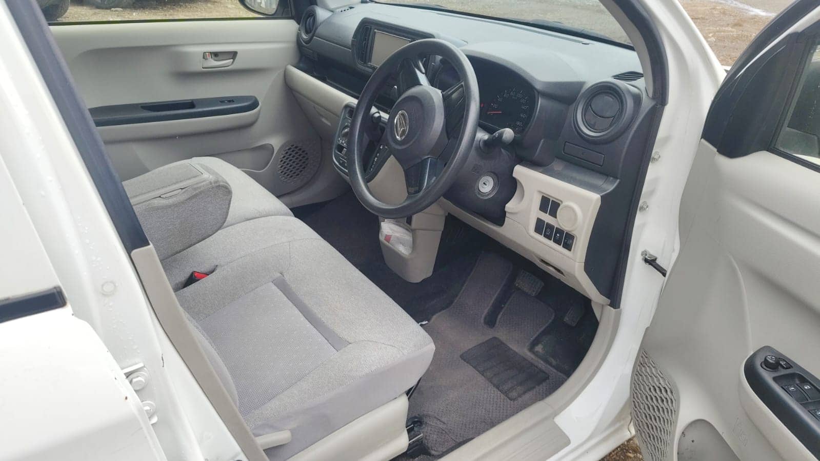 Car photo 8