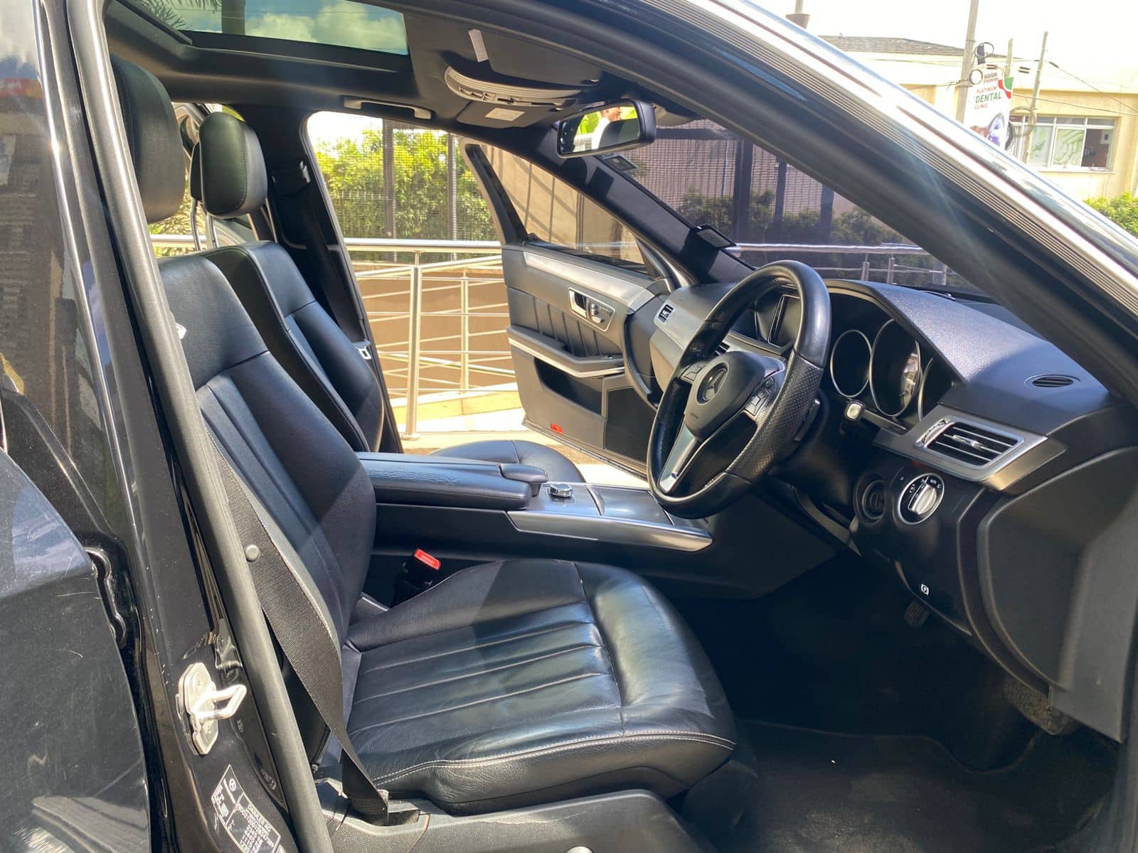 Car photo 6