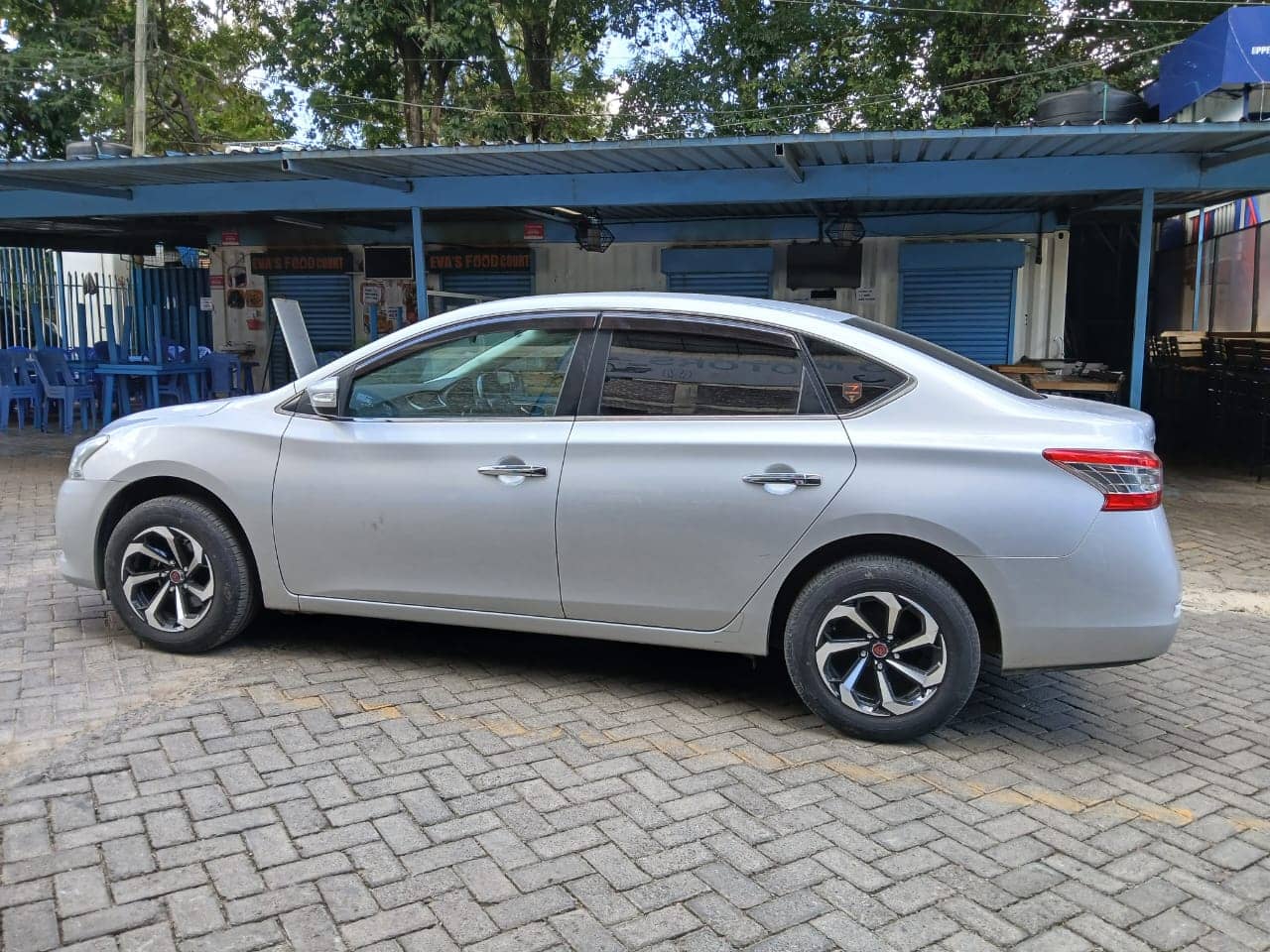 Car photo 7