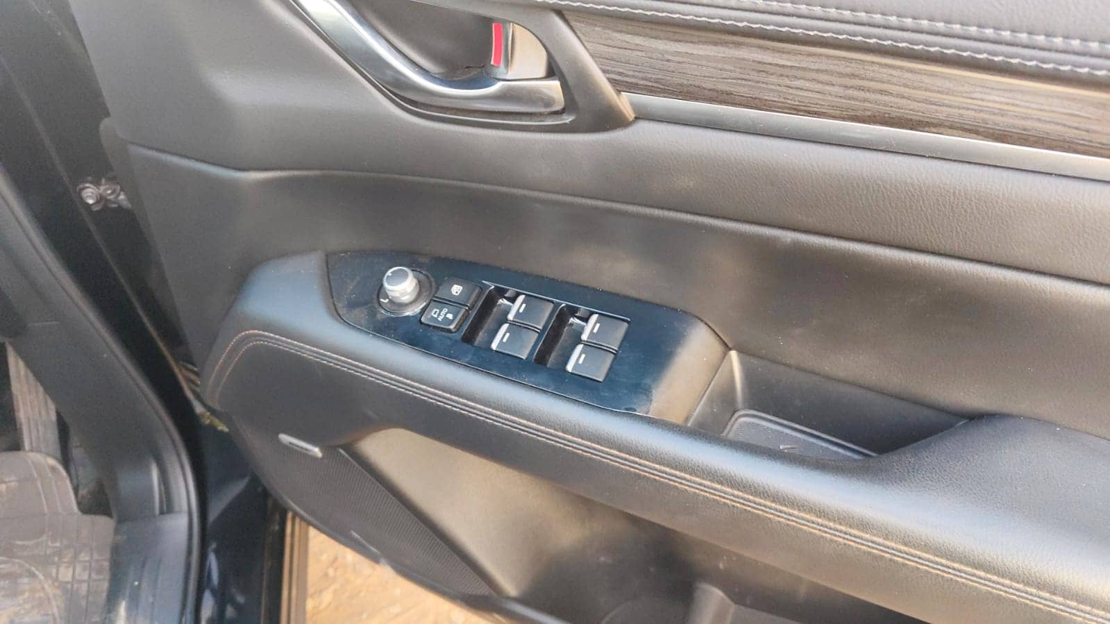 Car photo 12