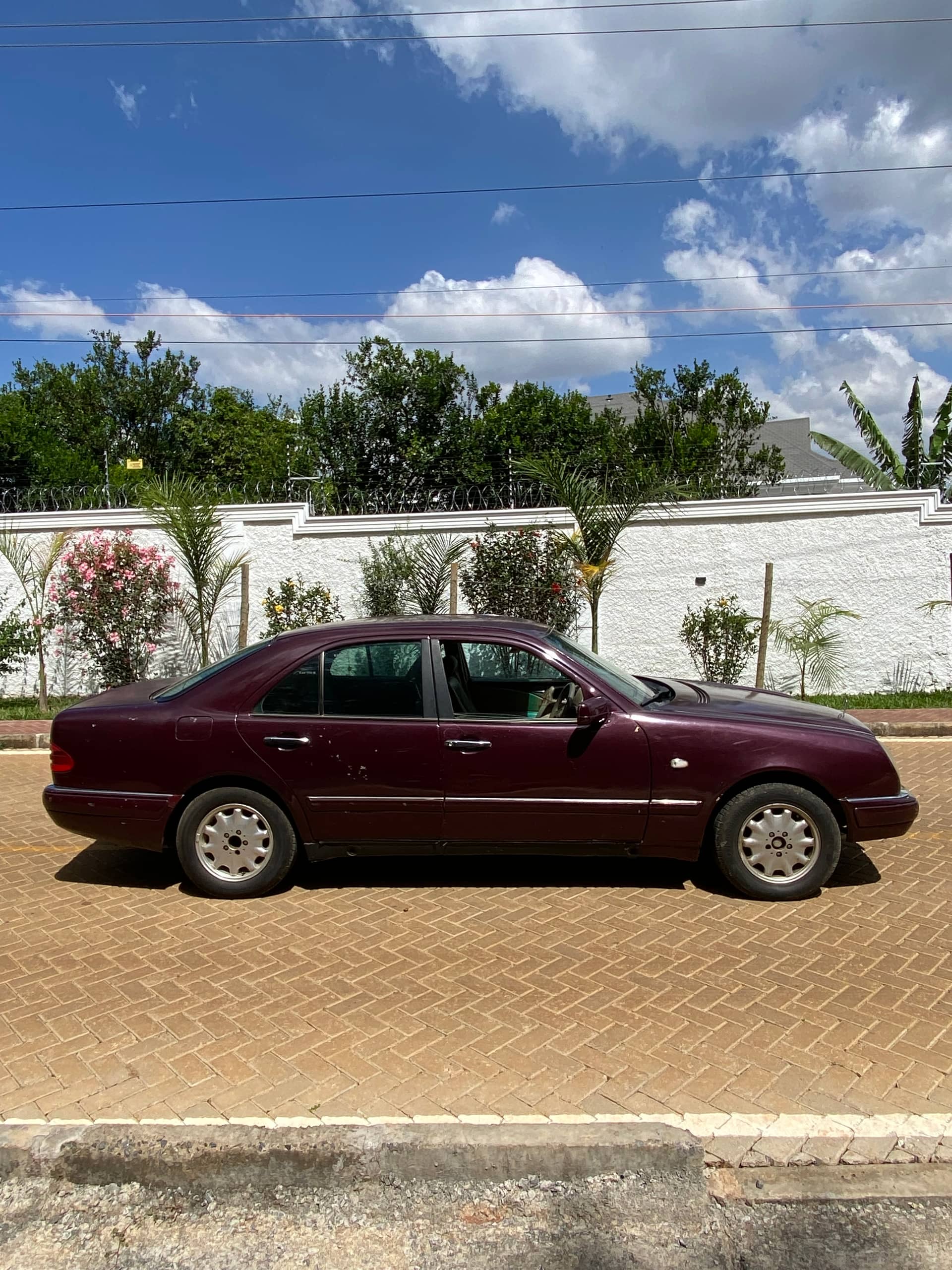 Car photo 4