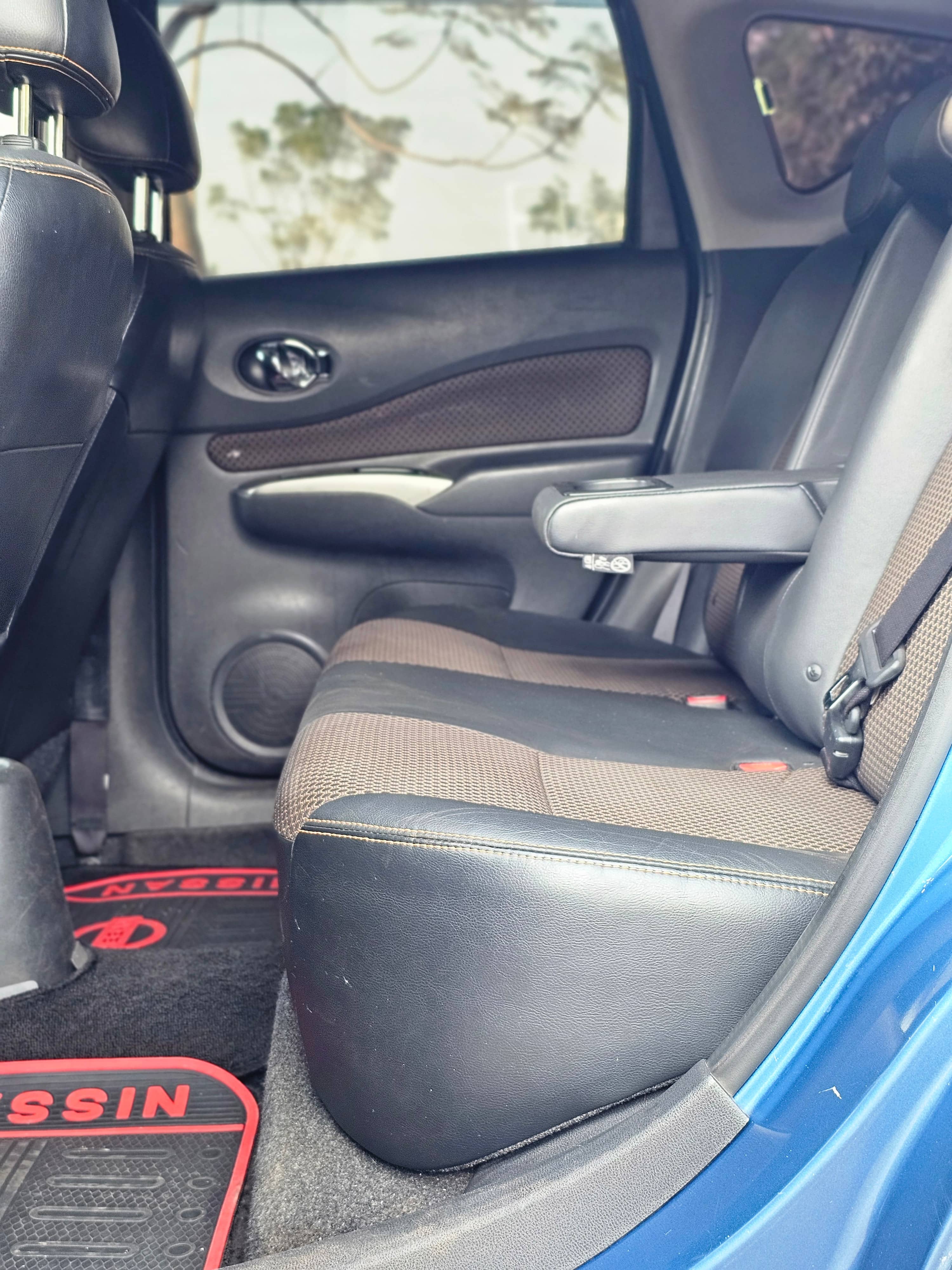 Car photo 8